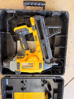 DeWalt DCN890 Concrete Nailer