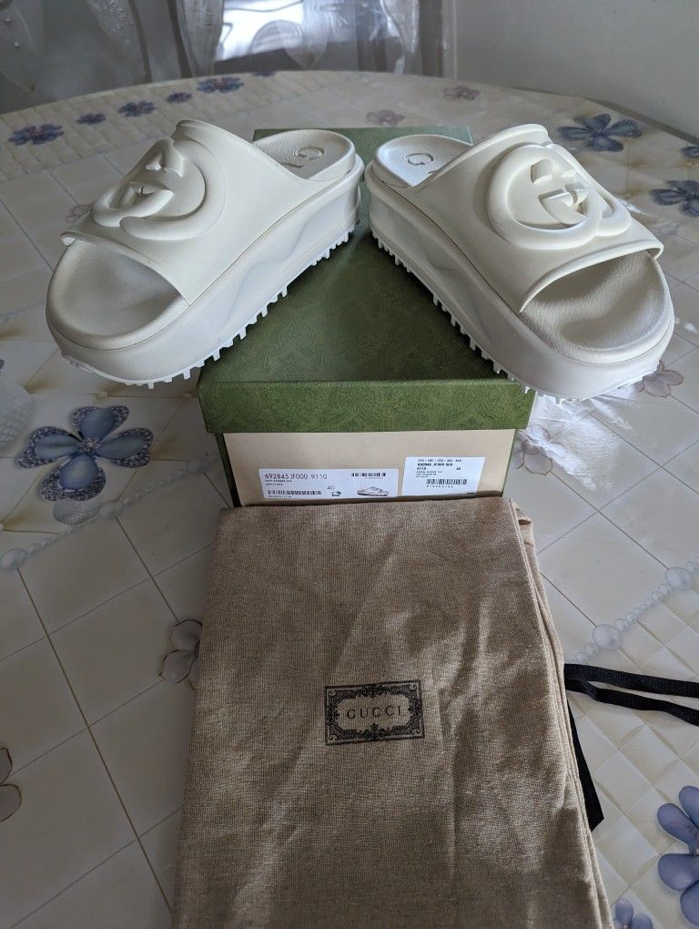 Gucci Inner Locking GG Rubber Sandal Mint shape Sz 40