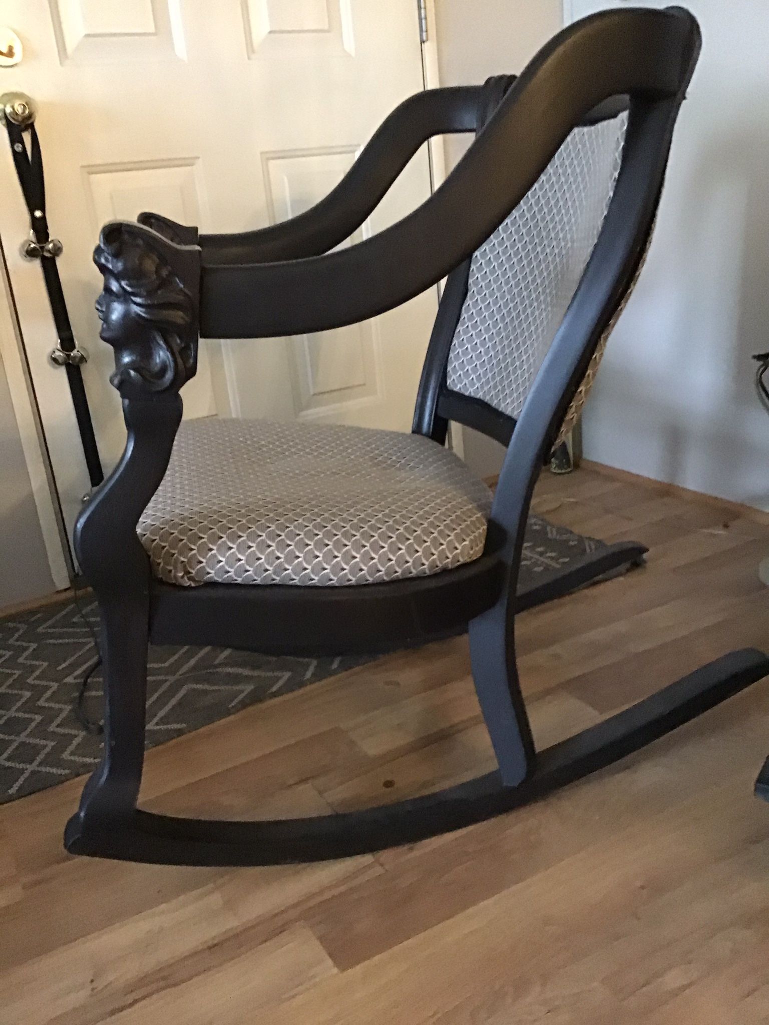 STUNNING BLACK ROCKING CHAIR