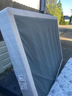 Box Spring Foundation Full or Queen Size free