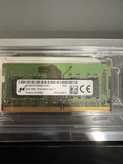 DDR4 Non-SO-DIMM.