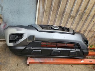2017-2020 Nissan pathfinder front Bumper and grille Used Oem