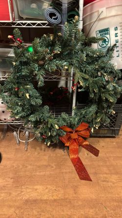 Regular Sized Door Wrest W/ Clear Hanger