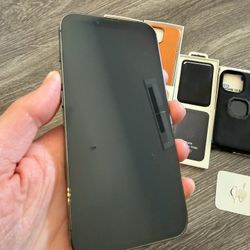 Apple iPhone 13 Pro 512gb + 4 Cases + Mag Wallet + Cable Mint Condition