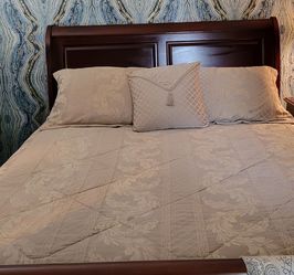 Solid Cherry Queen Sleigh Bed