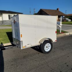 Small Enclosed Trailer ❤️ 