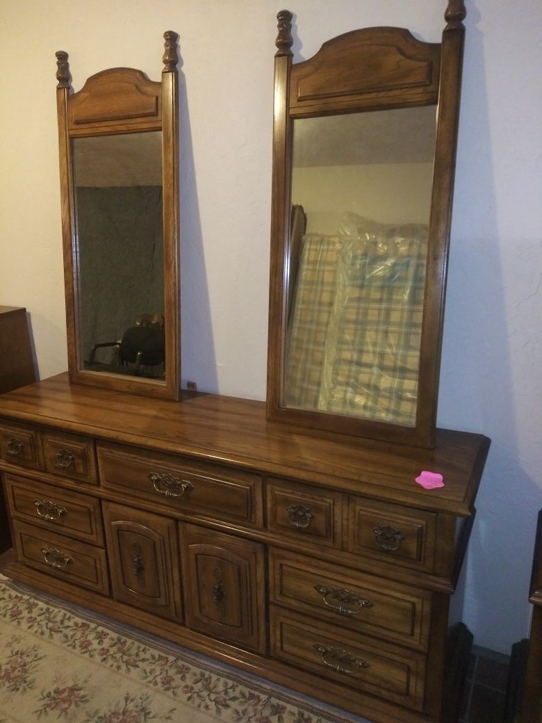 Chest of Drawers with Twin Mirrors