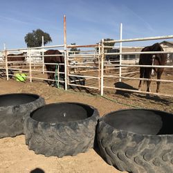 🐎 Horse & Cattle Feeders Planters Pond Large Tractor Tires 🐴 Read for full pricing