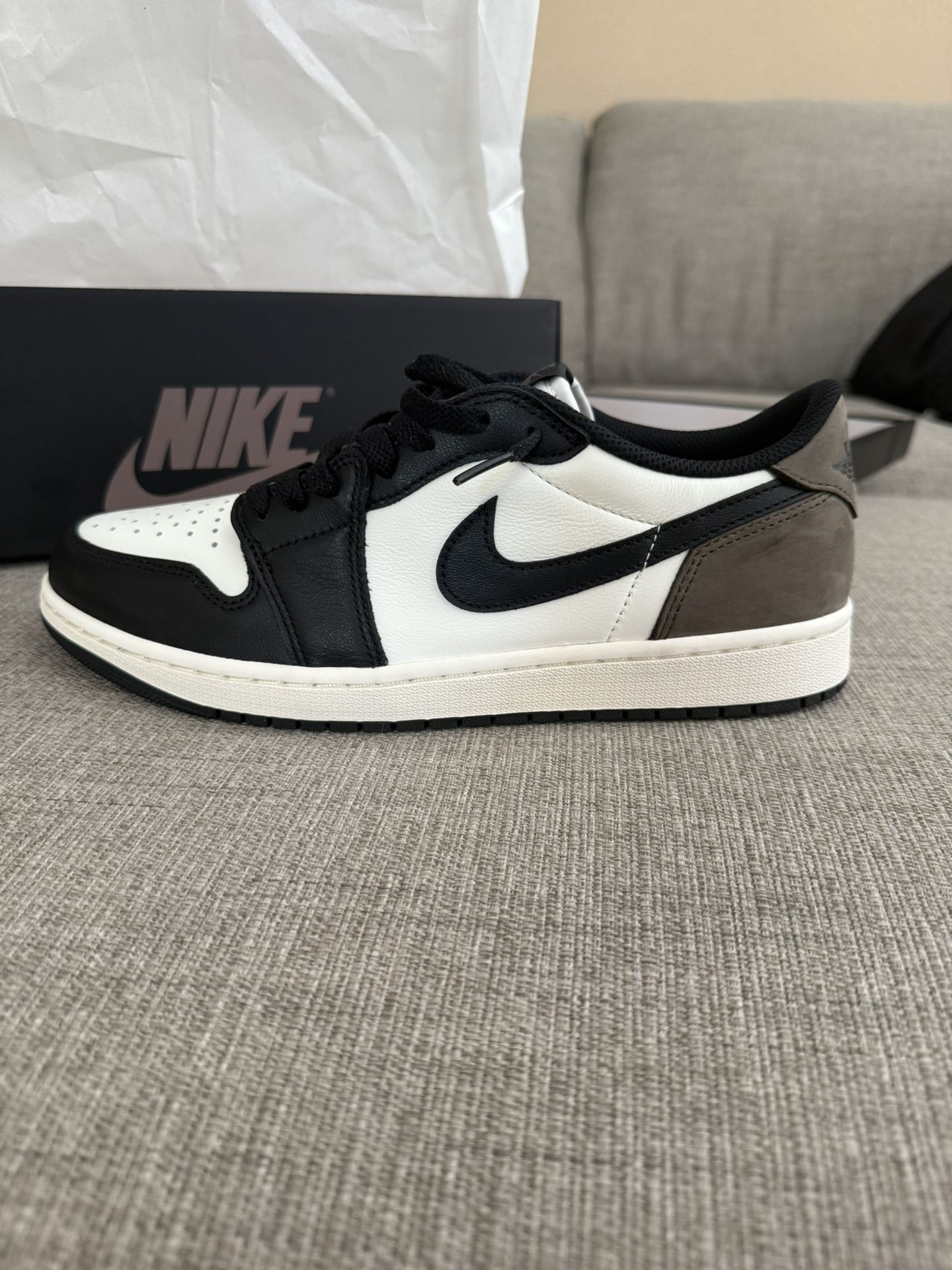 Jordan 1 Low Mocha