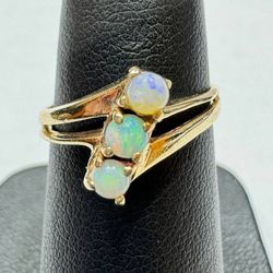 14k yellow gold lab opal stones ring