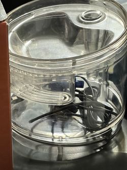 Pet water fountain