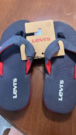 Levi’s Slides 