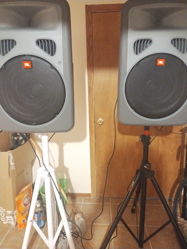 JBL Powered Con Estantes