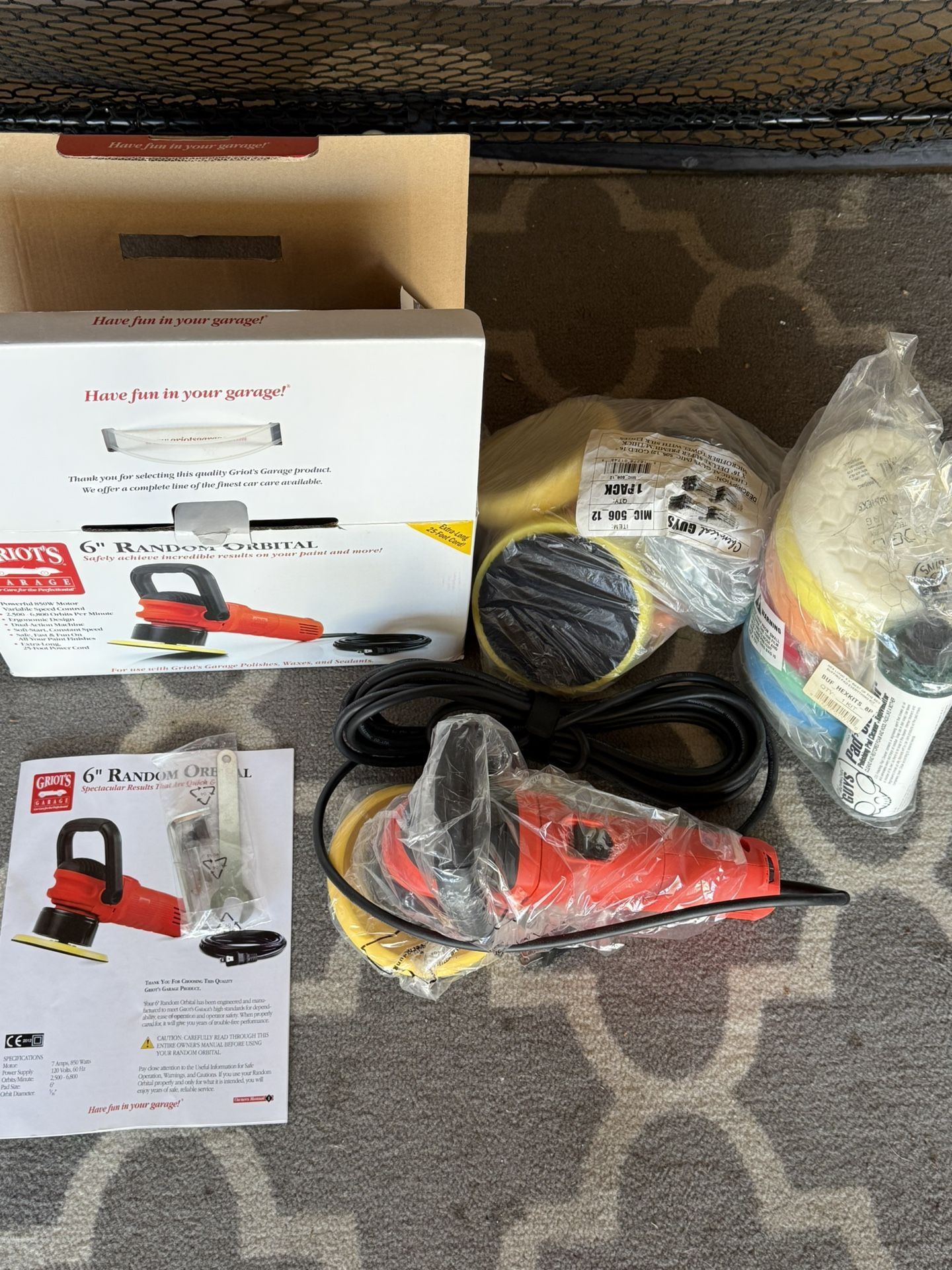 Griot’s Garage 6” Random Orbital Wax Polish Machine With Pads 