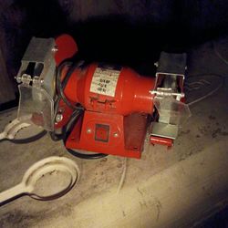6 in small body bench grinder