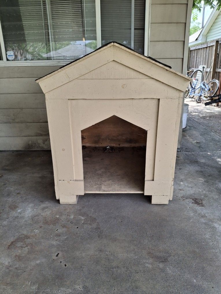 Spacious Dog House