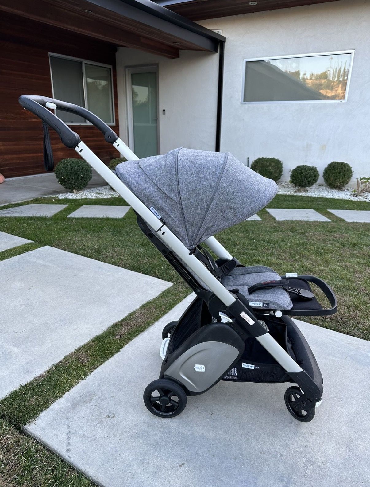 cybex 2017 priam 3 Stroller Chrome Black / Manhattan Grey Color:Outrigger Matte-Blue / Small 7 ft Round Outdoor cion The updated PRIAM has