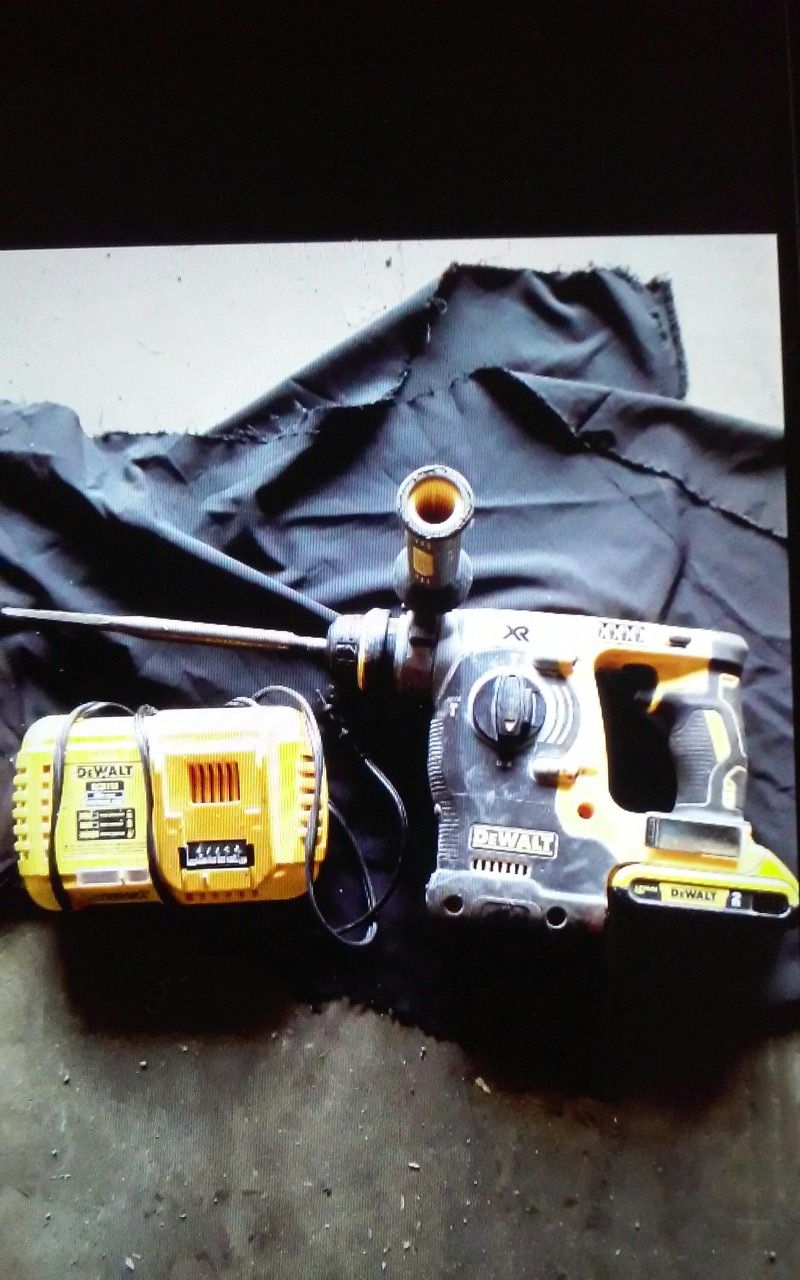 Dewalt. 1" sds brushless rotary hammer con bateria y cargador rapido