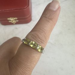 925 Sterling Silver, 3 Oval Genuine Peridots,  Ring , Size 9 , Tested In Photos , Reflects A Genuine Gemstone 