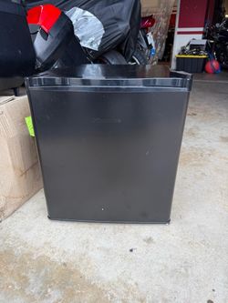 Hisense mini fridge