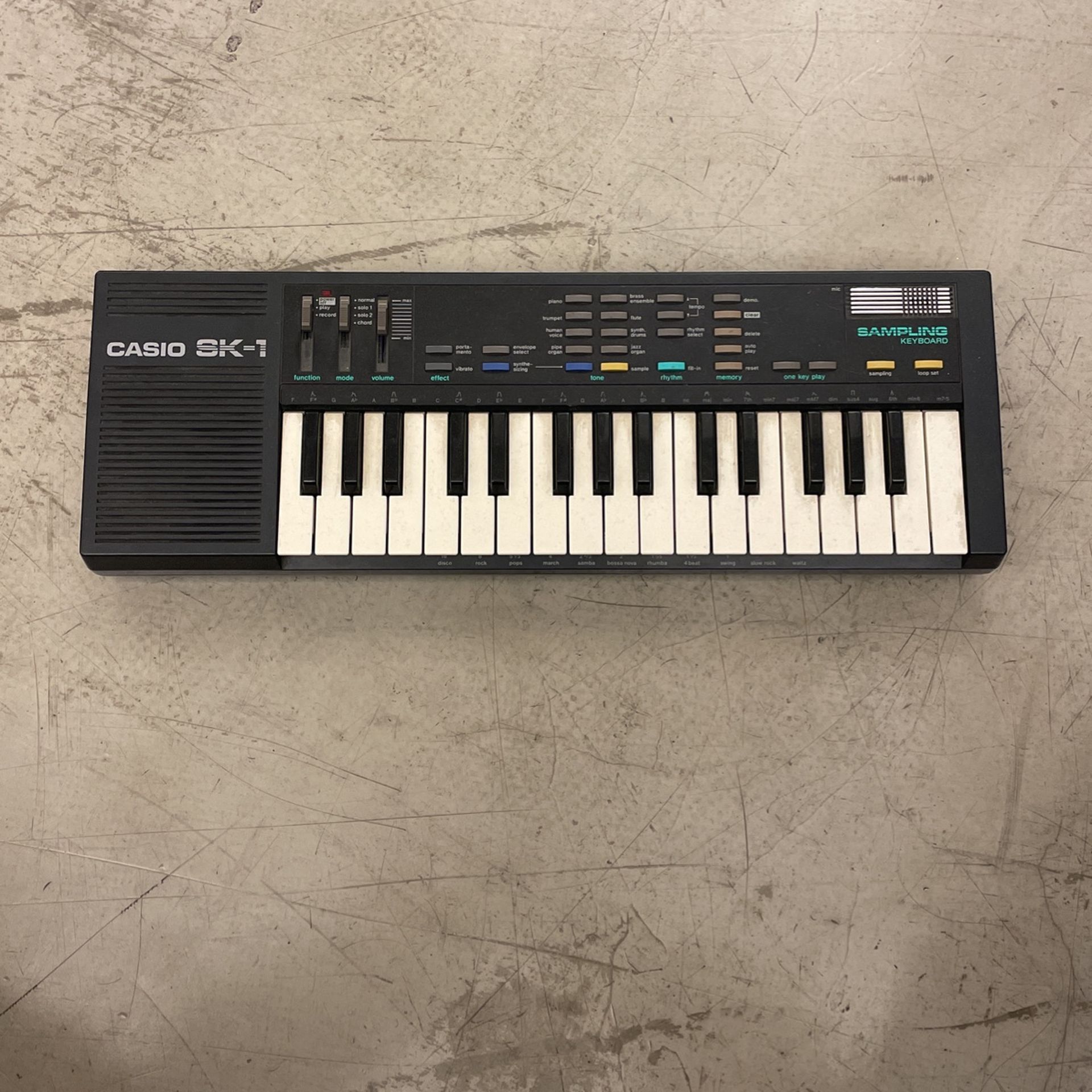 1985 Vintage Keyboard Sampler Synth Synthesizer Casio SK 1