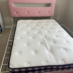 Brand new FULL sized, unused mattress. 10 inches. 