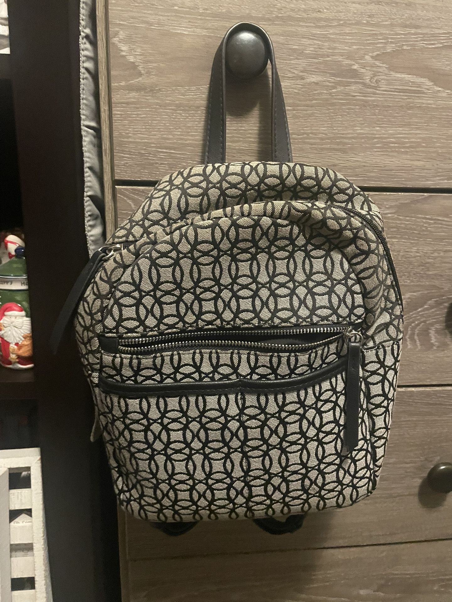 3 very gently used purses/ 1 backpack purse and 2 crossbody - $12 for all - smoke free! 67th ave/Bell