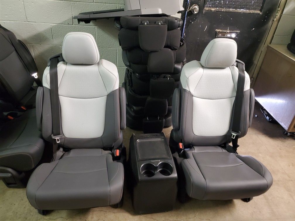 BRAND NEW LEATHER BUCKET SEATS WITH SEATBELTS AND CONSOLE