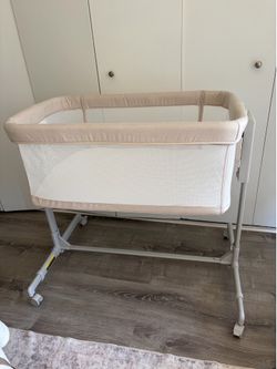 Baby bedside bassinet