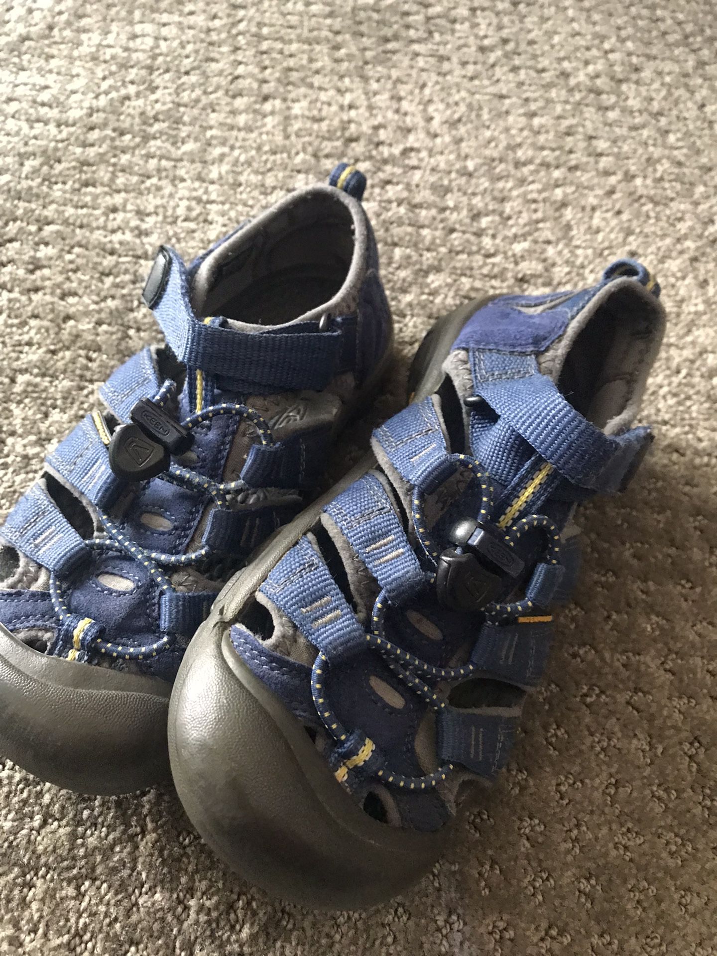 Keen Shoes Size 2 