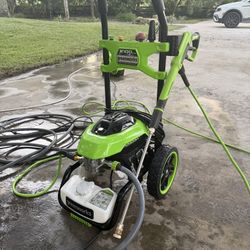 Greenworks 2100-PSI 1.2-GPM Cold Water Electric Pressure washer with 4-in Spray Tips