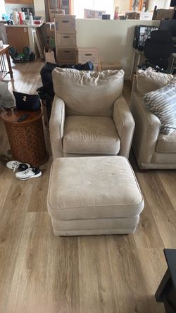 La-Z-Boy Chair with Footrest Ottoman