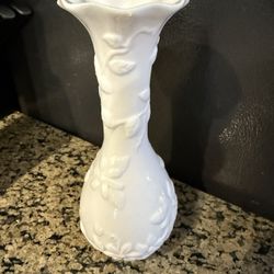 VINTAGE RAISED FLOWER LEAF VINE OFF-WHITE 8” FLUTED EDGE BUD VASE VINTAGE VASE