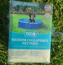 Pet poll Medium collapsible, pets up 40 lb. ,NEW in the box