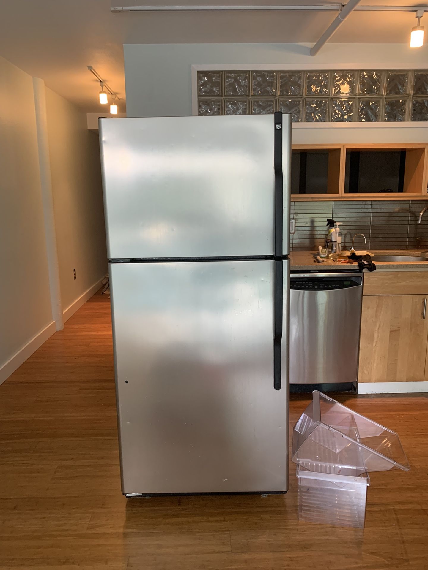 Refrigerator 