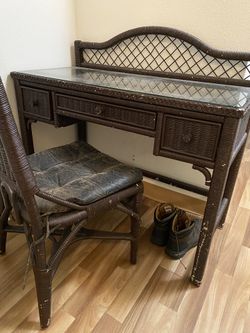 Wicker desk and chair