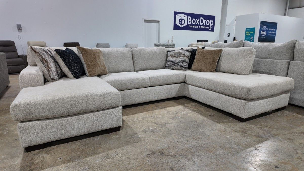 Cream Sectional Sofa  Stylish  &  Spacious!