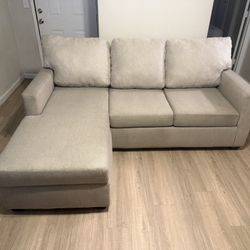 Sectional Couch/living Spaces 
