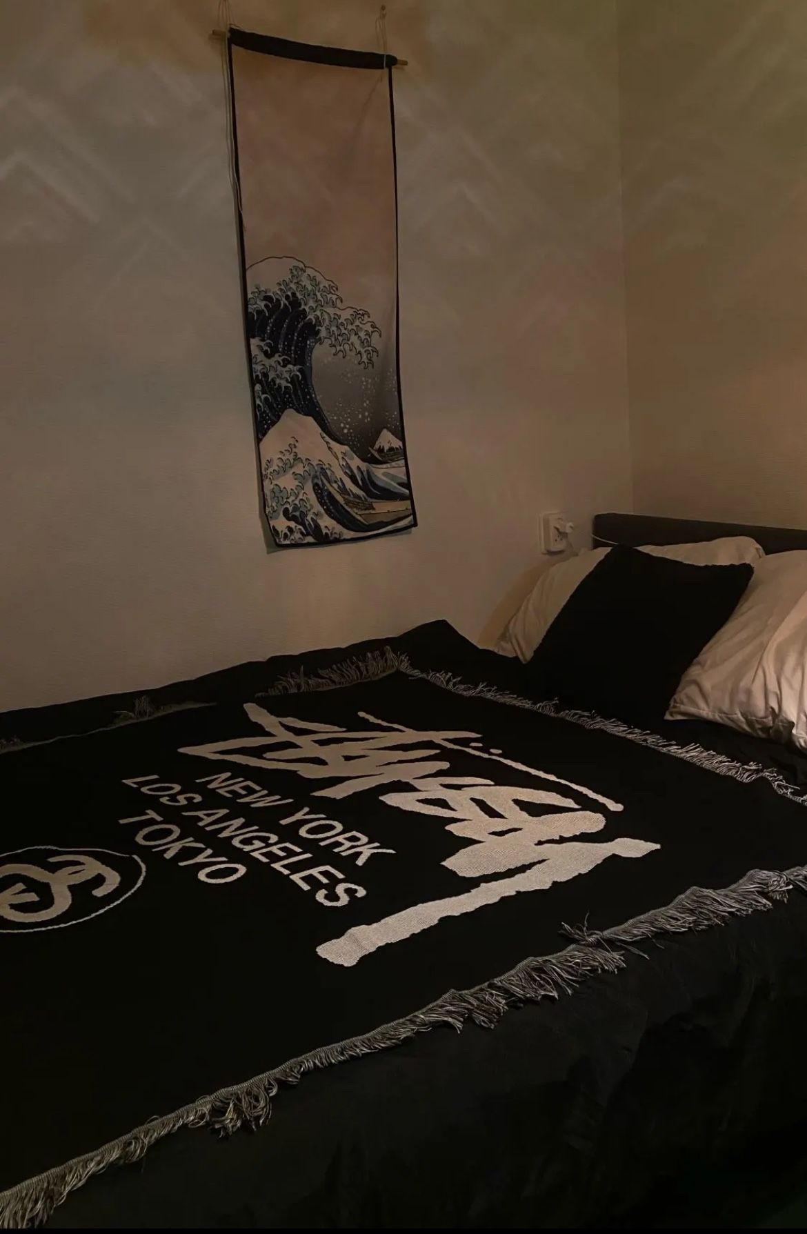 アウトドア寝具 STUSSY OLD ENGLISH BLANKET 1139077_01.jpg.jpeg