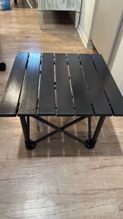 Foldable table