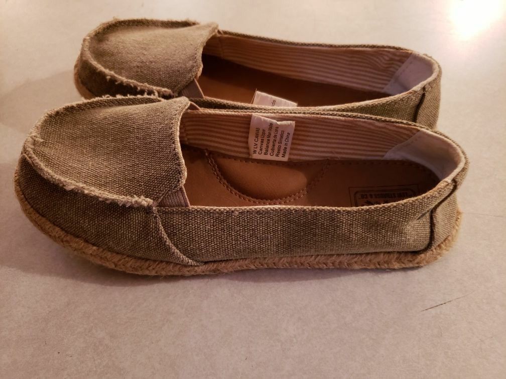 Signature Levi Strauss Canvas Slip Ons Sixe 6