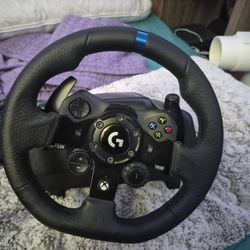 Logitech G923 with Pedals And Shifter