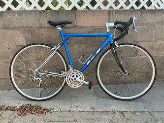 GT ZR 3000 Road Bike (52cm) - Full Shimano 105 Group