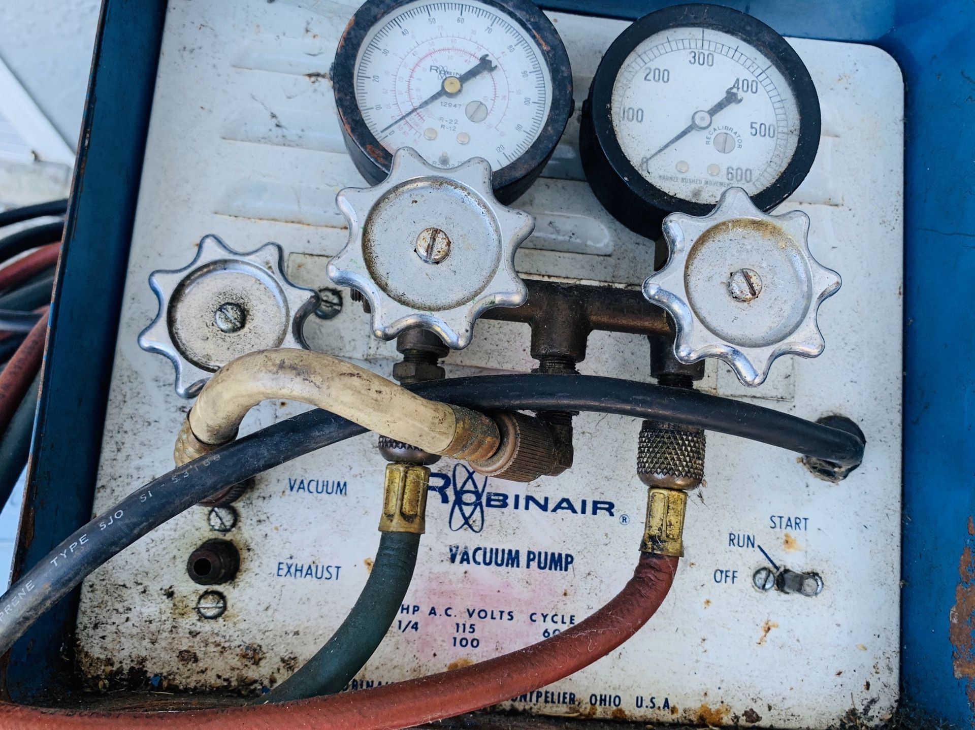 Robinair vacuum pump