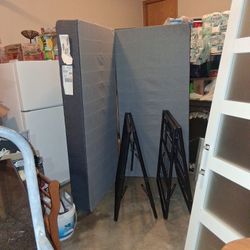 King Size Frame And Box Spring