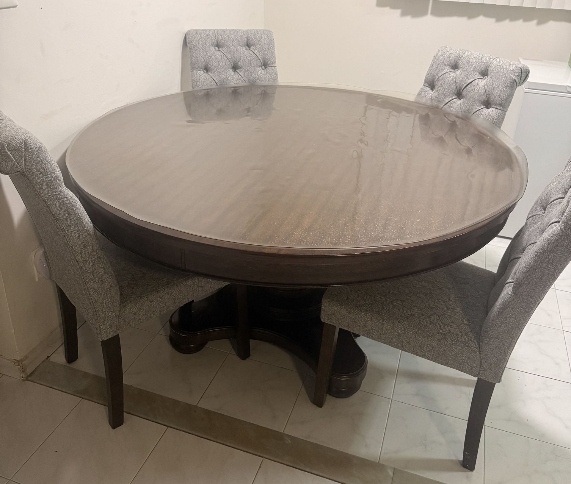 Raymour & Flanigan Fallon Dining Table