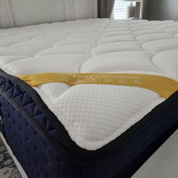King Mattress Dreamcloud Premier Rest