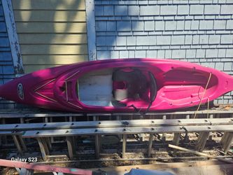 Pelican Kayak with paddle & Thule rack att.