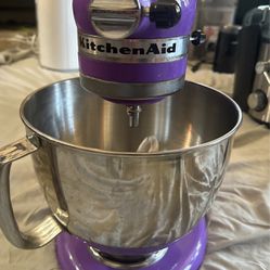 Kitchen AID 4.5 Quart Stand Mixer