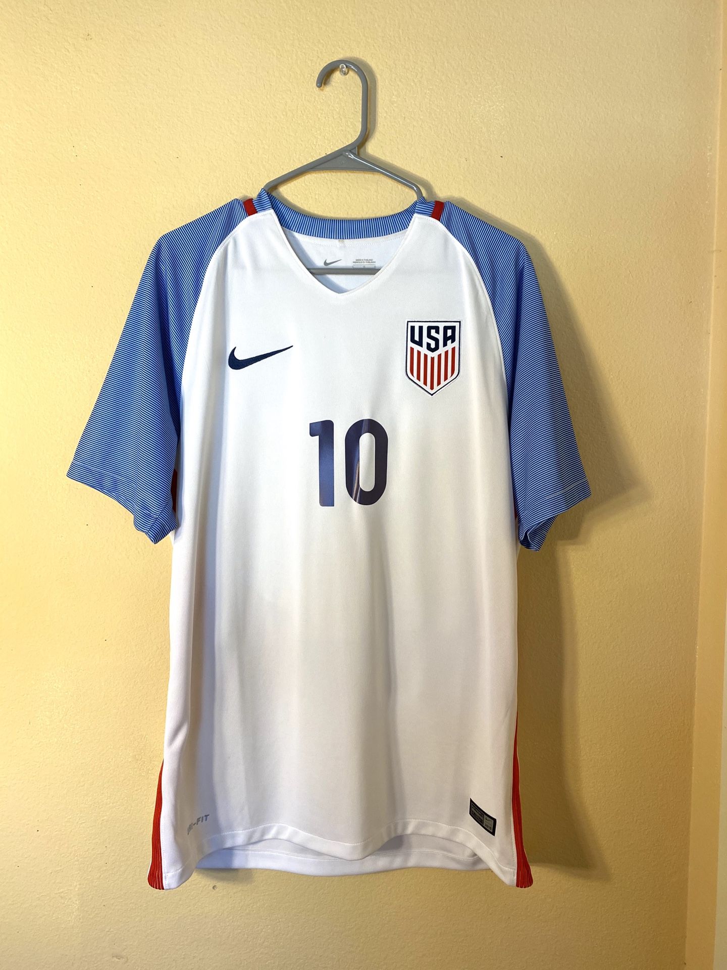 USMNT SOCCER JERSEY PULISIC SIZE LARGE